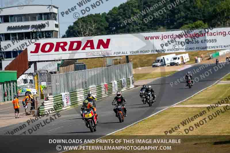 Vintage motorcycle club;eventdigitalimages;mallory park;mallory park trackday photographs;no limits trackdays;peter wileman photography;trackday digital images;trackday photos;vmcc festival 1000 bikes photographs